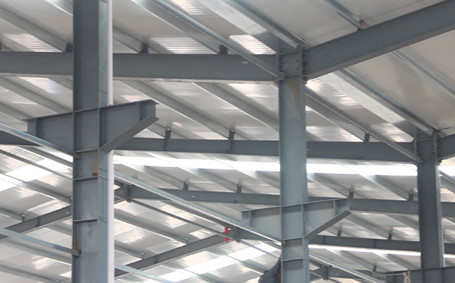 长春钢结构制作安装屋面坡度遵循什么呢？